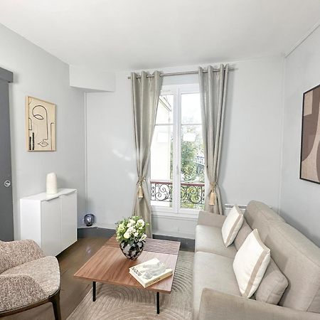 Stunning Apartment Near Eiffel Tower Париж Екстериор снимка