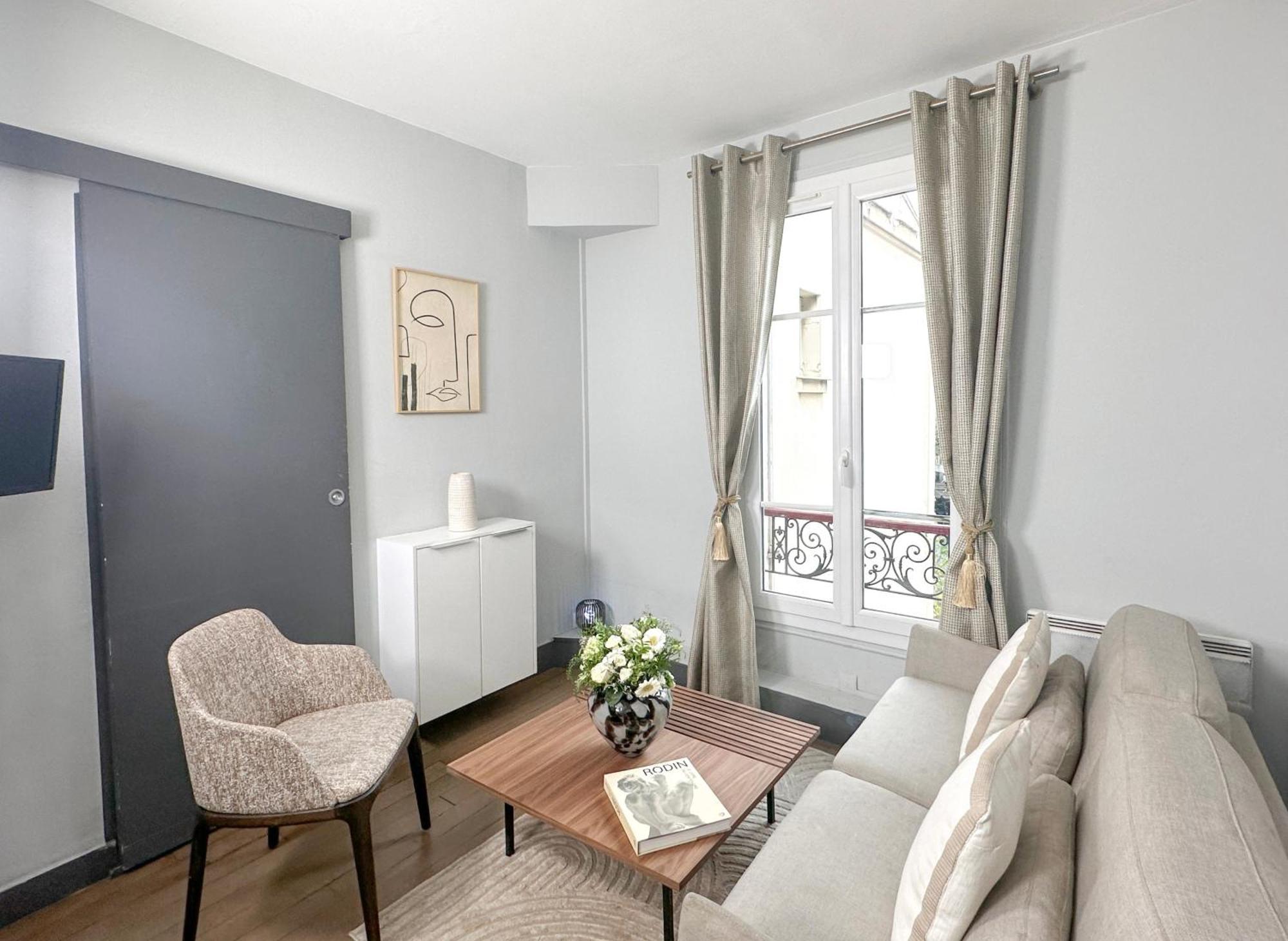 Stunning Apartment Near Eiffel Tower Париж Екстериор снимка