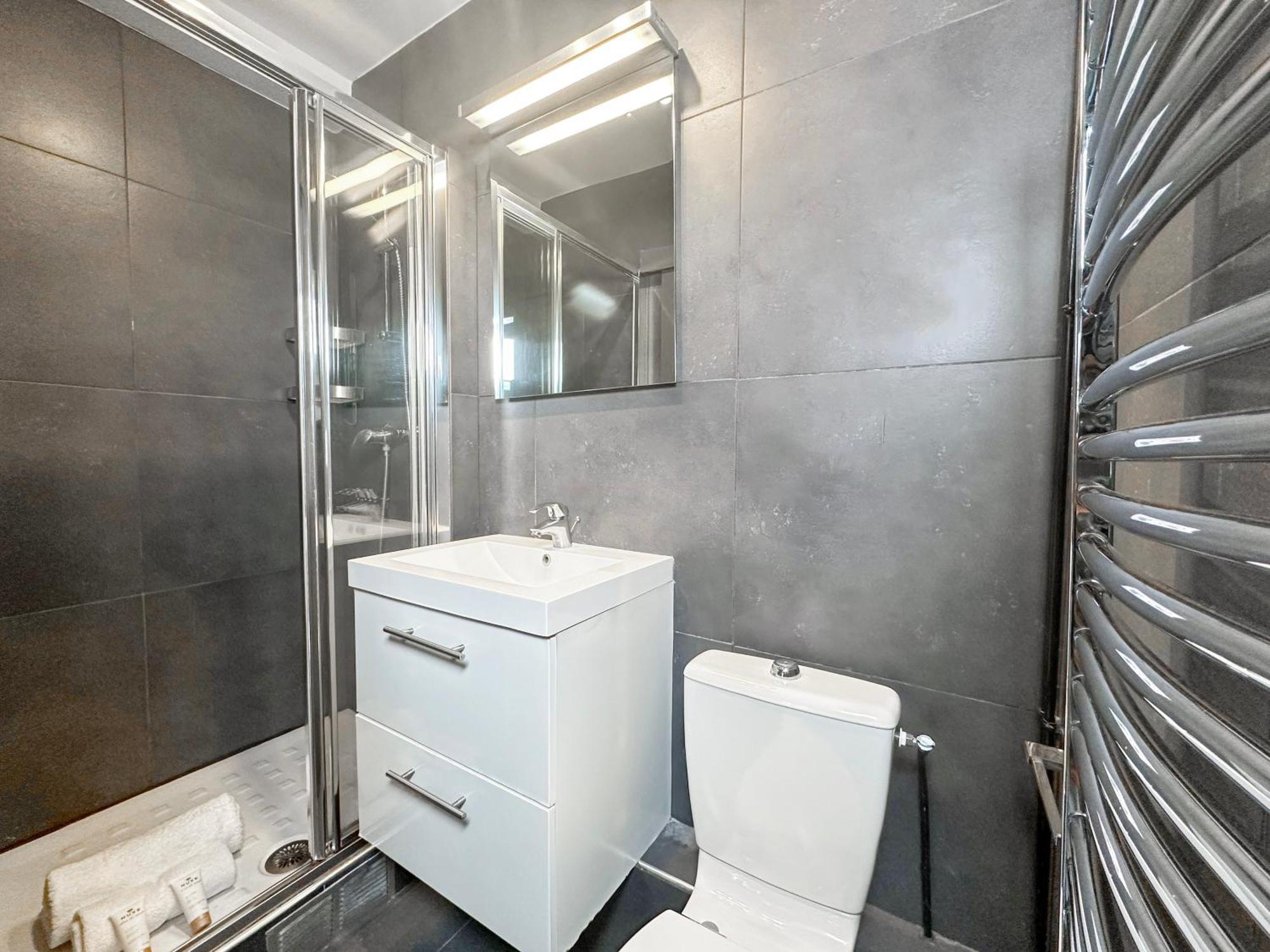 Stunning Apartment Near Eiffel Tower Париж Екстериор снимка