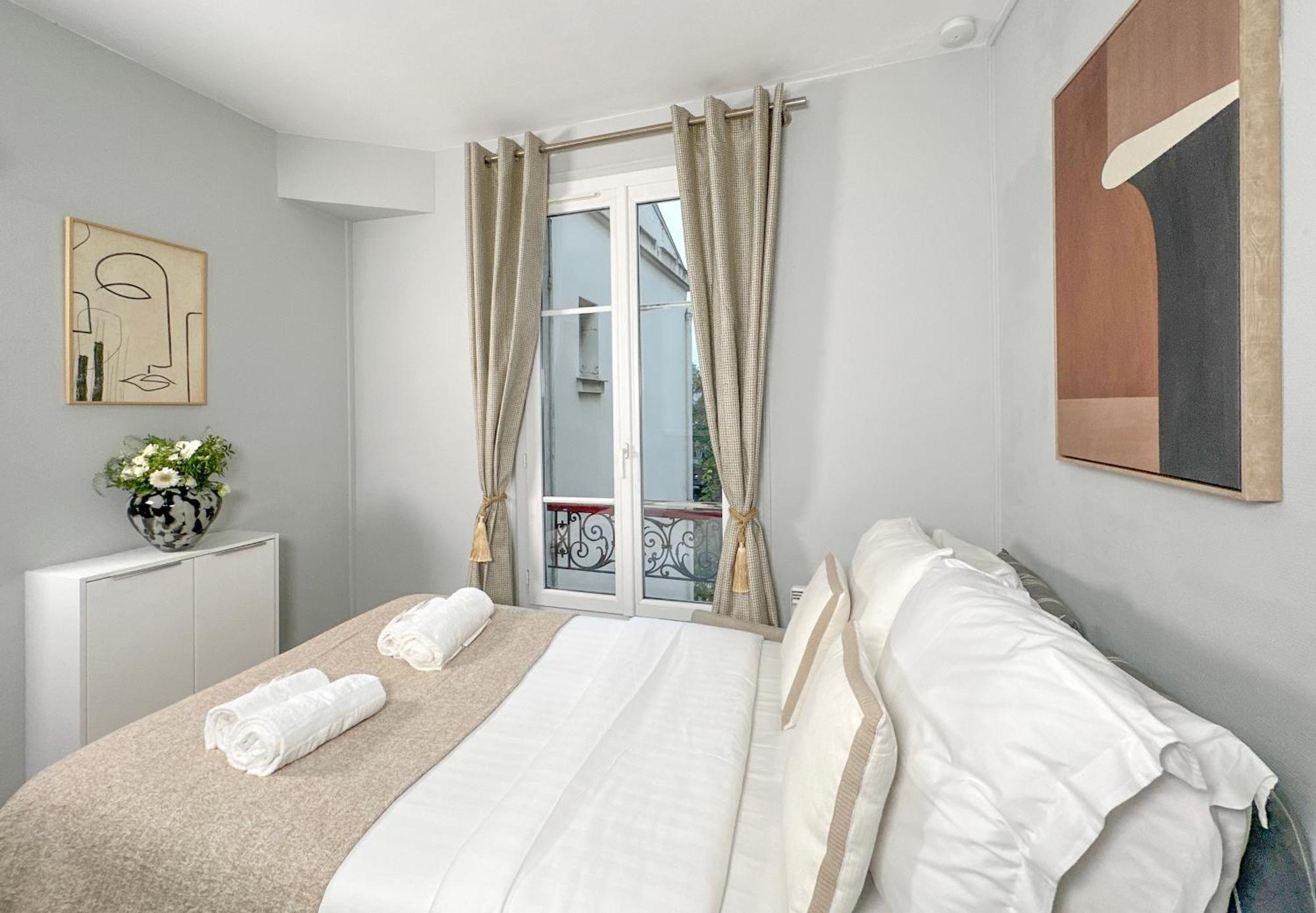 Stunning Apartment Near Eiffel Tower Париж Екстериор снимка