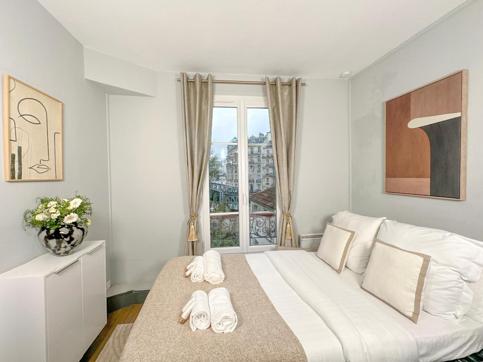 Stunning Apartment Near Eiffel Tower Париж Екстериор снимка